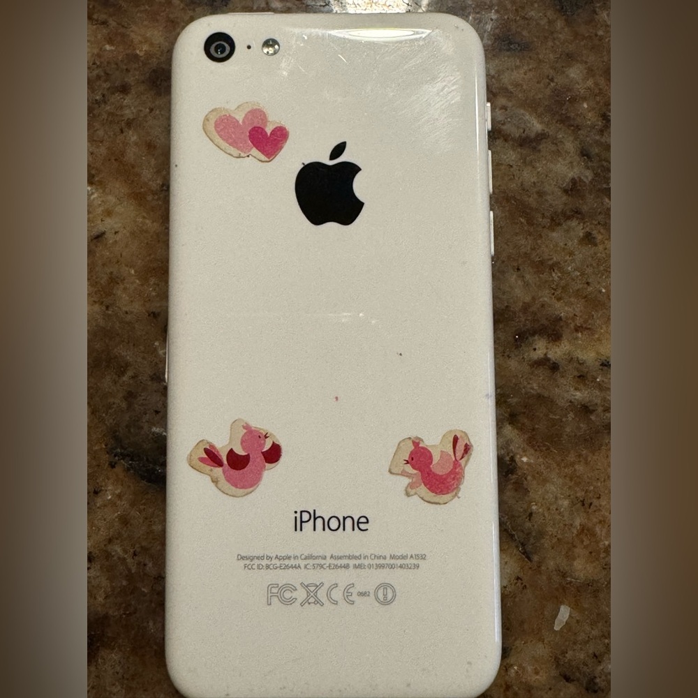 Apple iPhone 5c white 8g with Heart Stickers Turn on - Picture 4 of 4